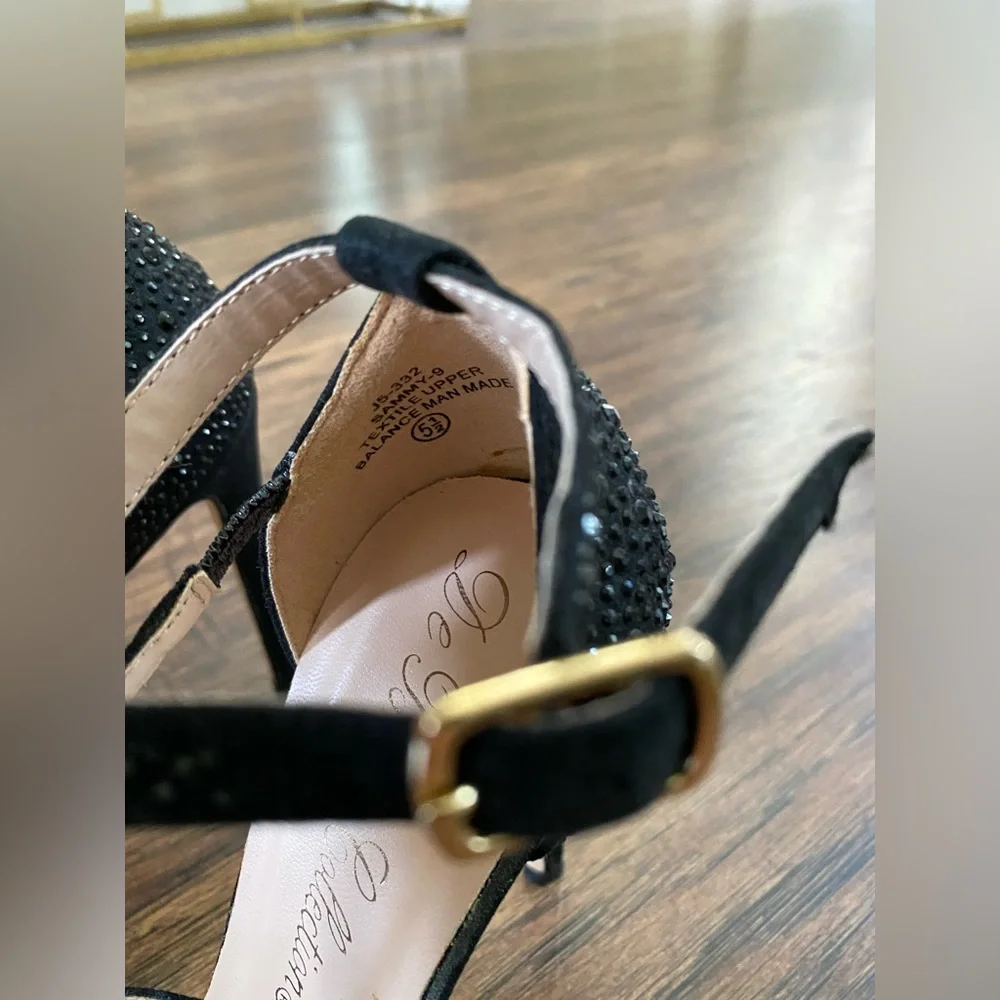 The Blossom Collection Ankle Strap Pointed Toe Heel. Size 5.5 - Picture 3 of 12